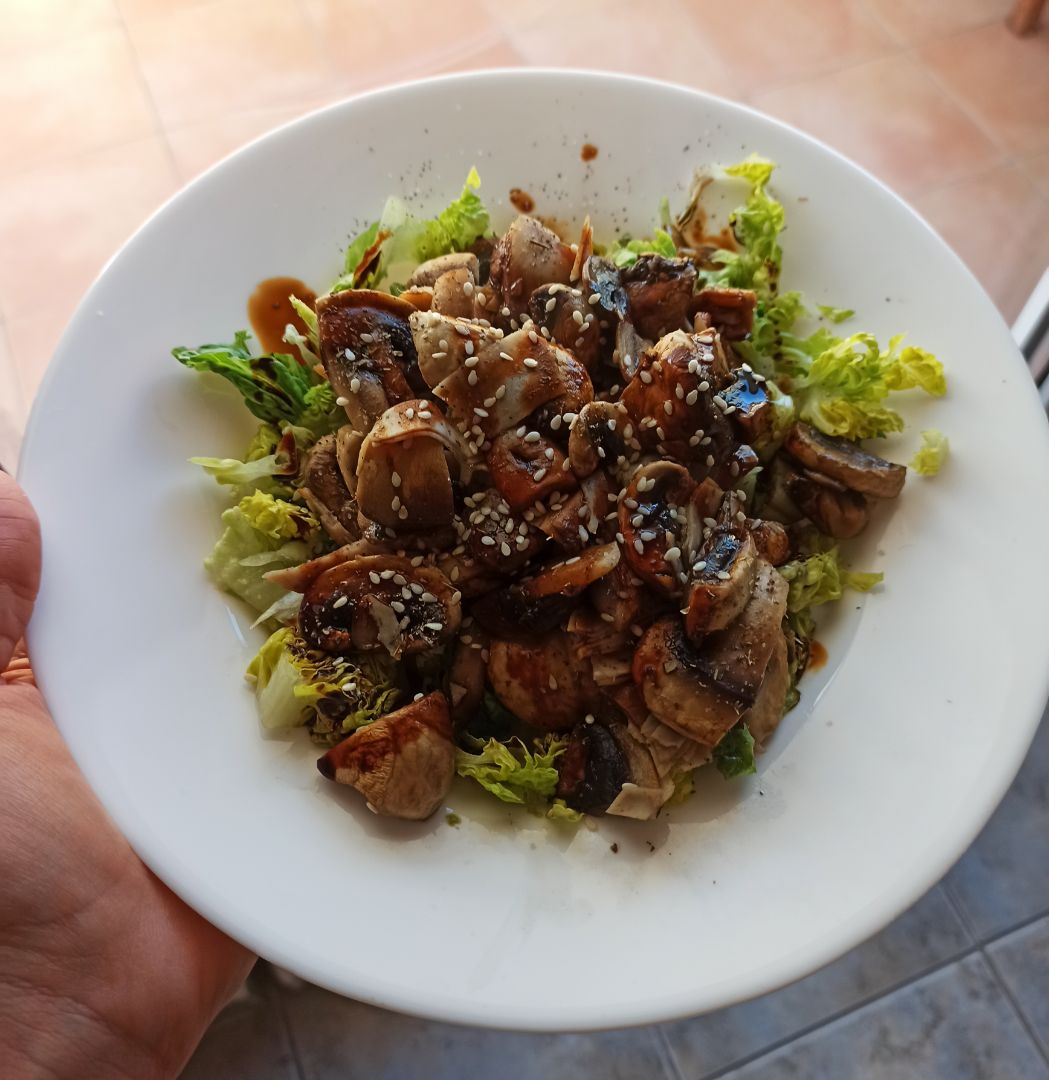Ensalada templada con champiñones Ensalada templada con champiñones