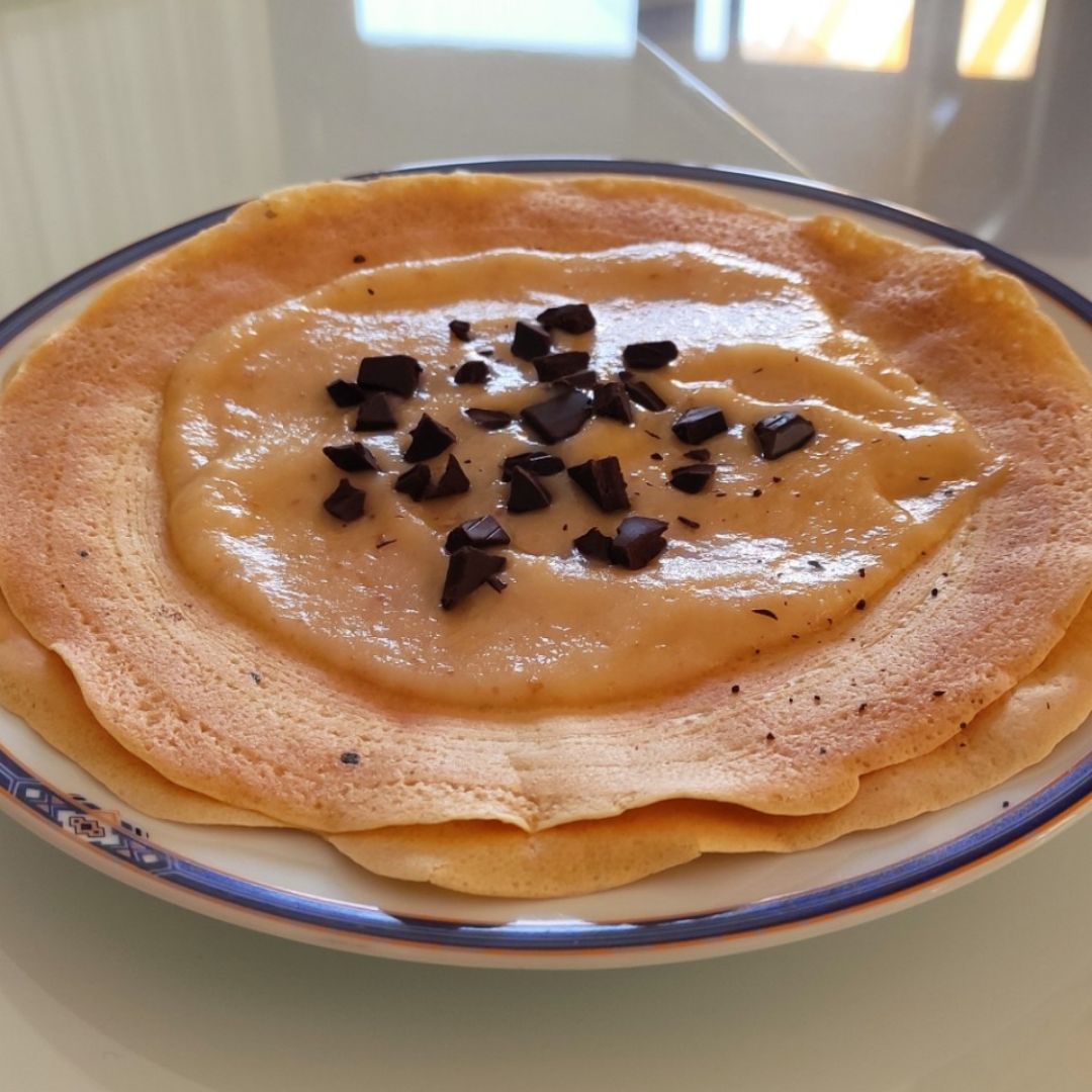 Creps con mermelada de piña y trocitos de chocolate Creps con mermelada de piña y trocitos de chocolate