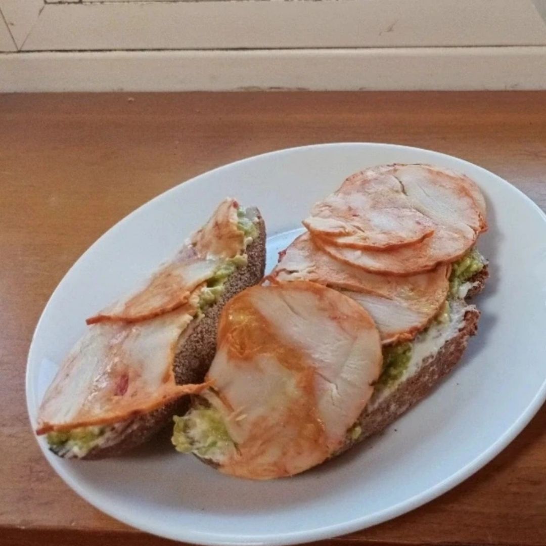 tostadas de pollo y café con leche de avena tostadas de pollo y café con leche de avena