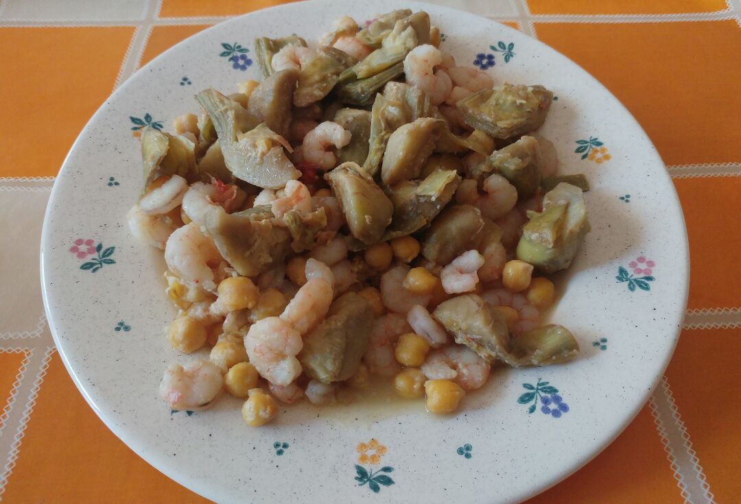 Salteado de alcachofas, garbanzos y gambas Salteado de alcachofas, garbanzos y gambas