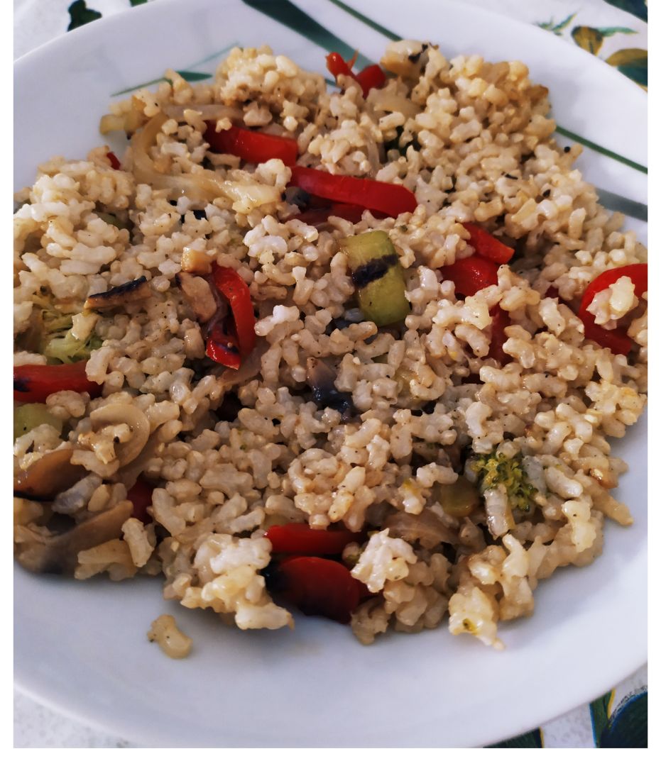 Arroz integral con verduras y champis Arroz integral con verduras y champis