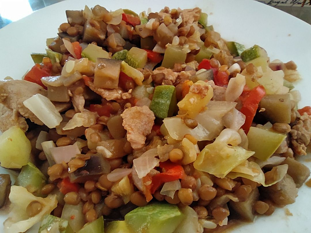 Pisto con lentejas y solomillo de cerdo Pisto con lentejas y solomillo de cerdo