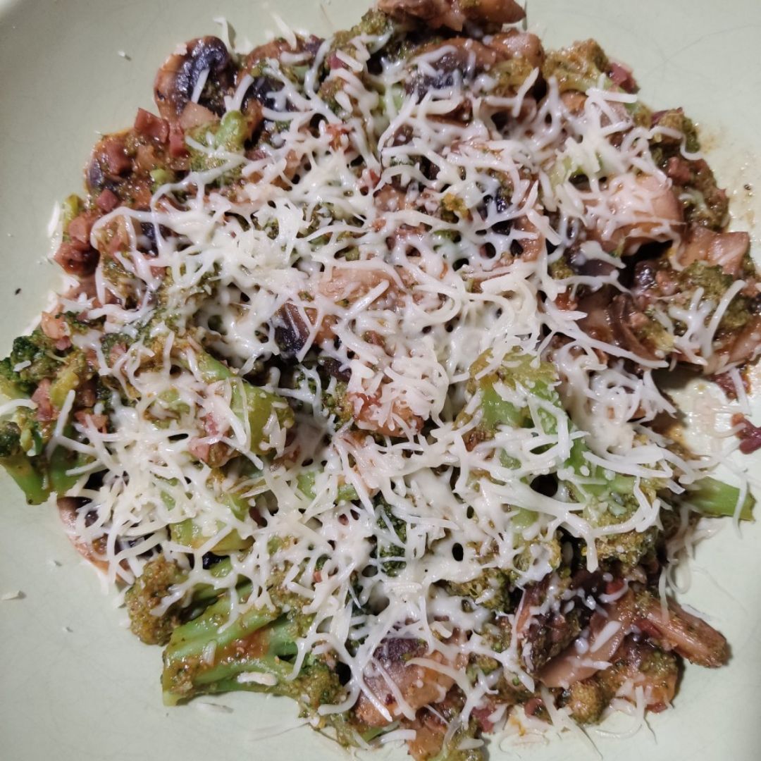 Brocoli con champiñones Brocoli con champiñones
