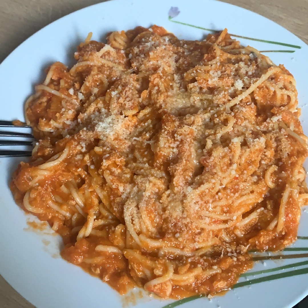 Pasta con carne y verduras