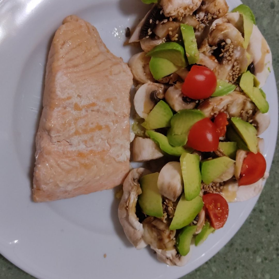 Salmón con champiñones Salmón con champiñones