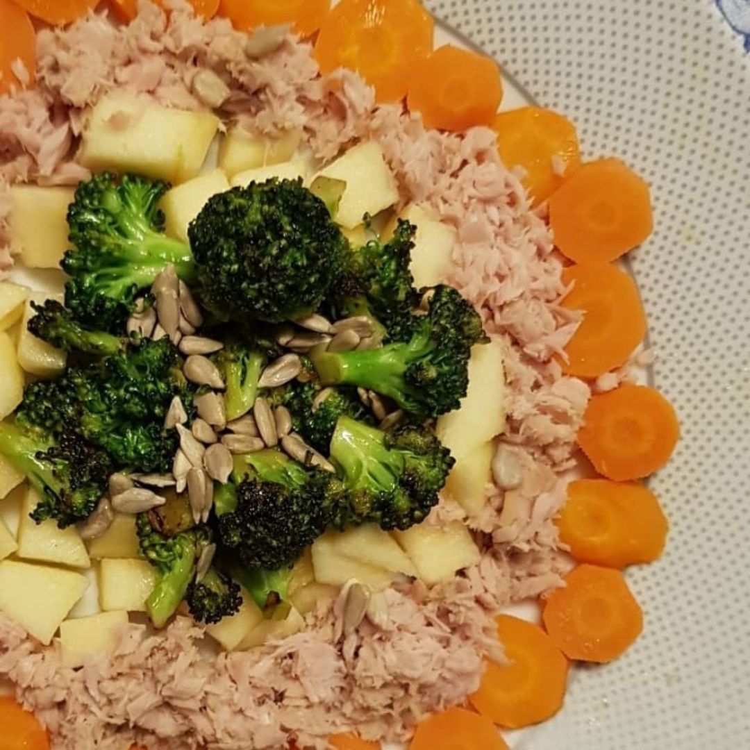Ensalada brócoli tandoori con manzana