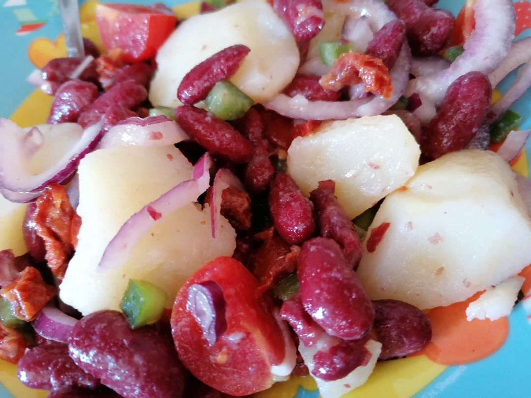 Ensalada patatas y alubias