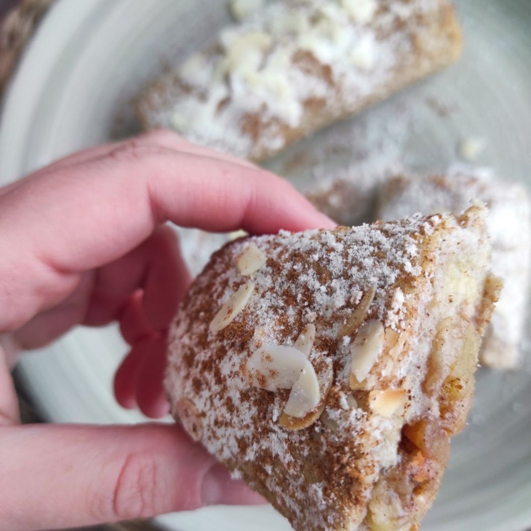 Strudel express de manzana y plátano 😋 Strudel express de manzana y plátano 😋