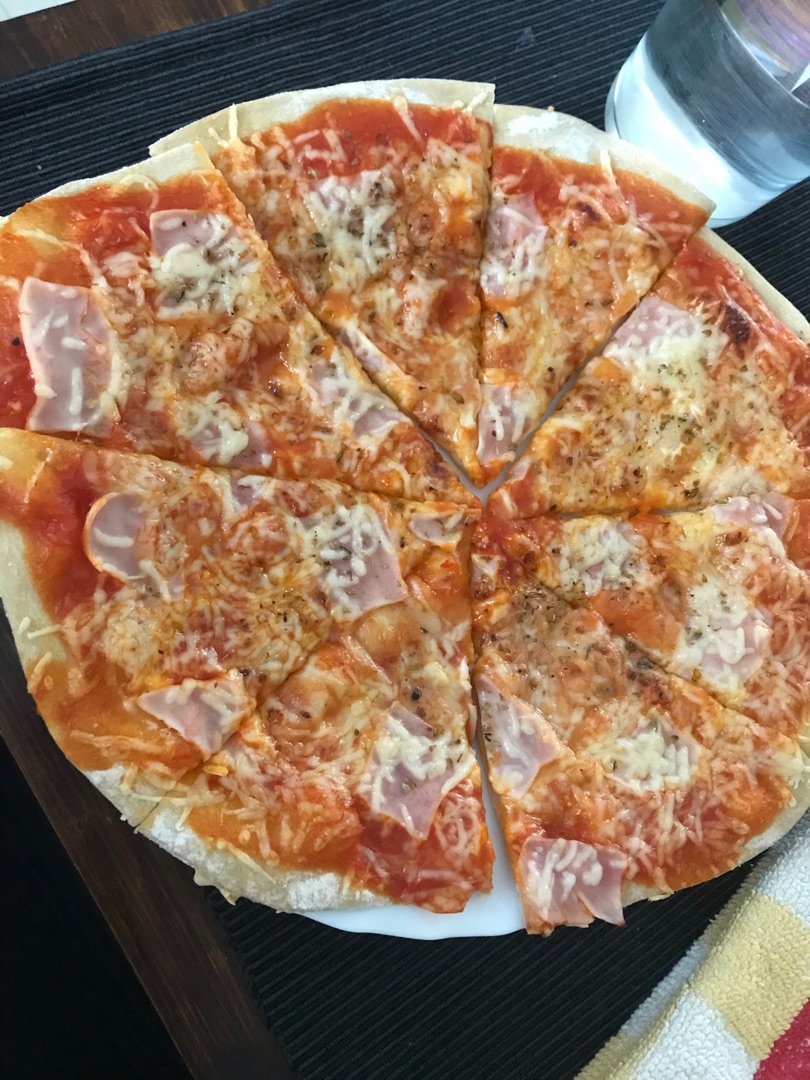 Pizza jamón y queso