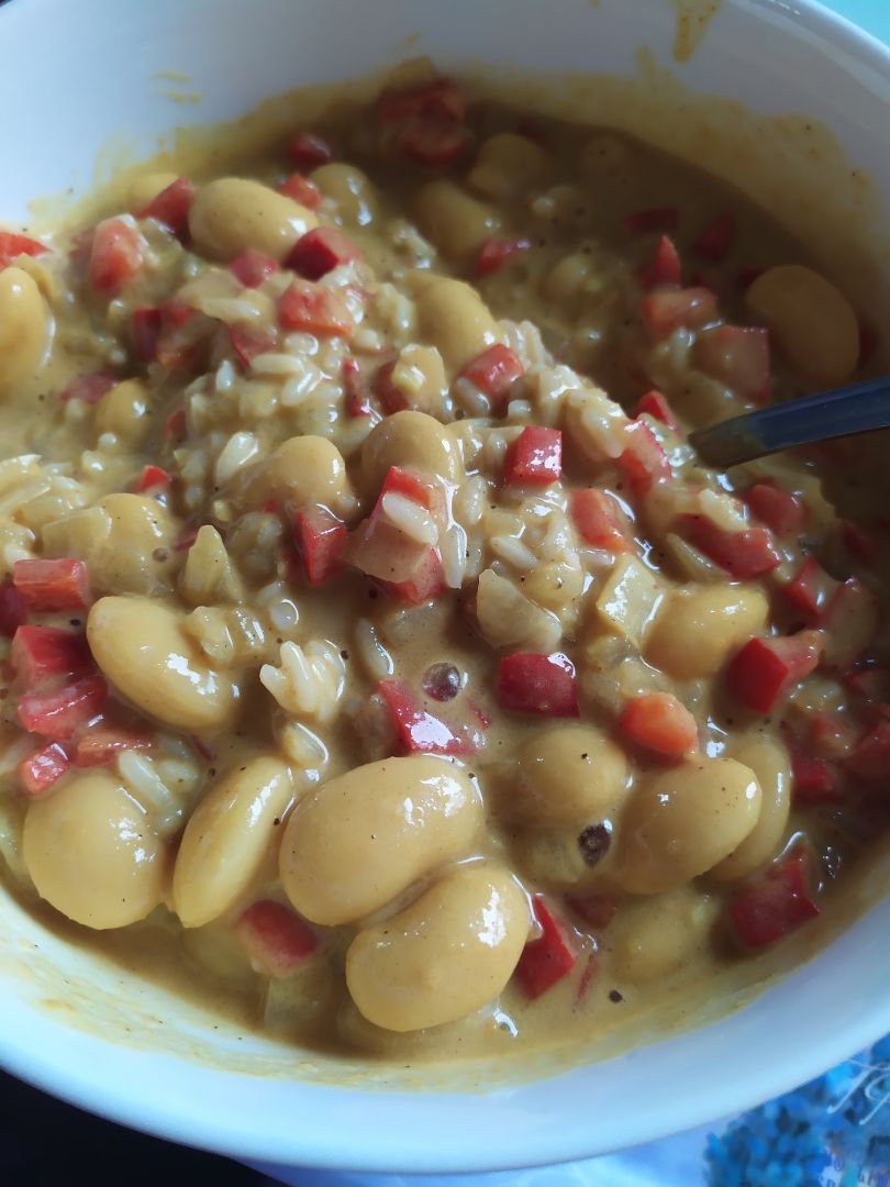 Curry de alubias blancas con arroz Curry de alubias blancas con arroz