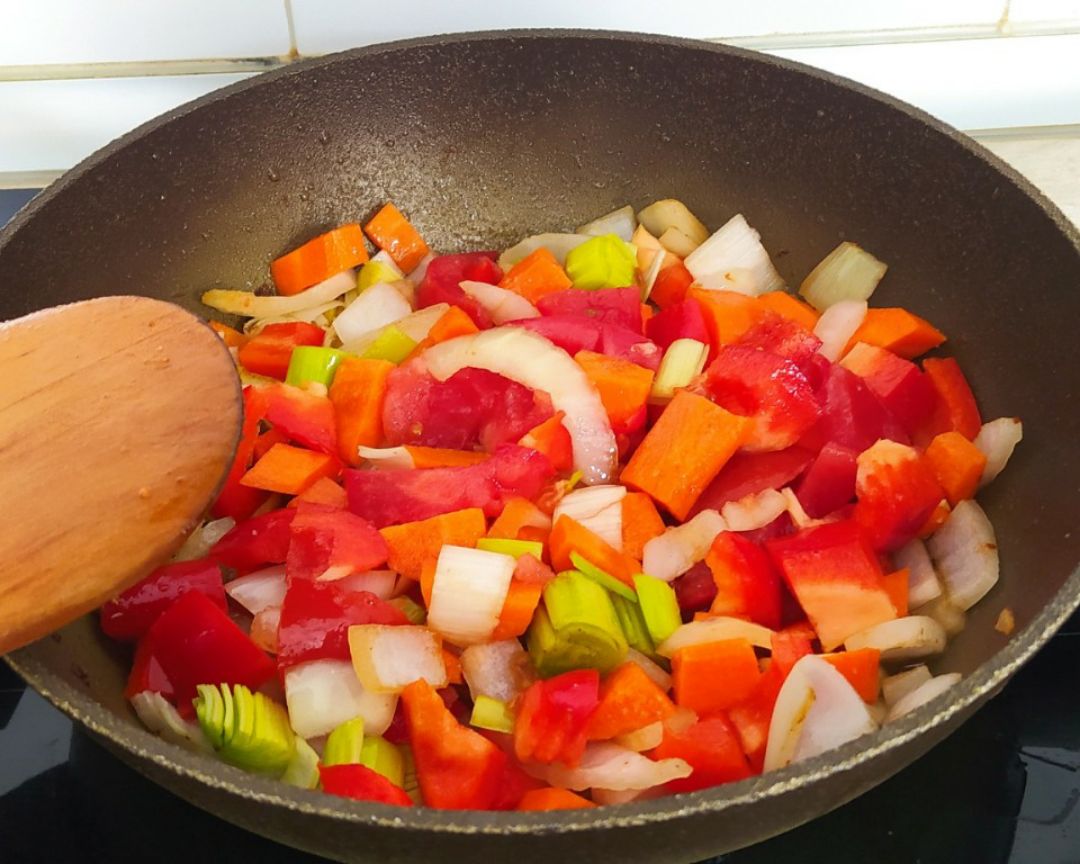 Albóndigas de ternera con salsa de verduras Paso 2 Albóndigas de ternera con salsa de verduras Paso 2