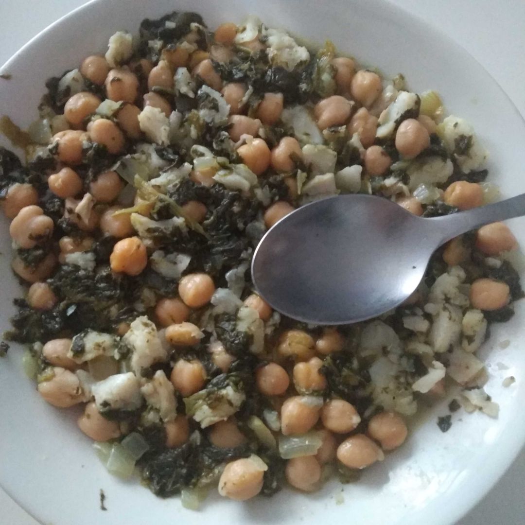Garbanzos con espinacas y merluza Garbanzos con espinacas y merluza