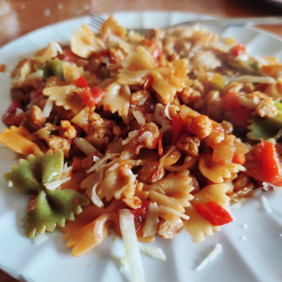 Pasta con falsa boloñesa.. Pasta con falsa boloñesa..