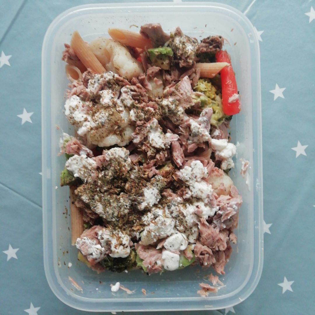 Macarrones con verduras y atún Macarrones con verduras y atún