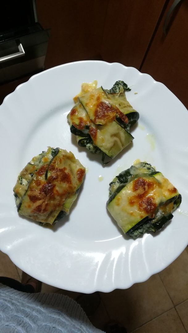 Raviolis de calabacín rellenos de ricotta y espinacas Raviolis de calabacín rellenos de ricotta y espinacas