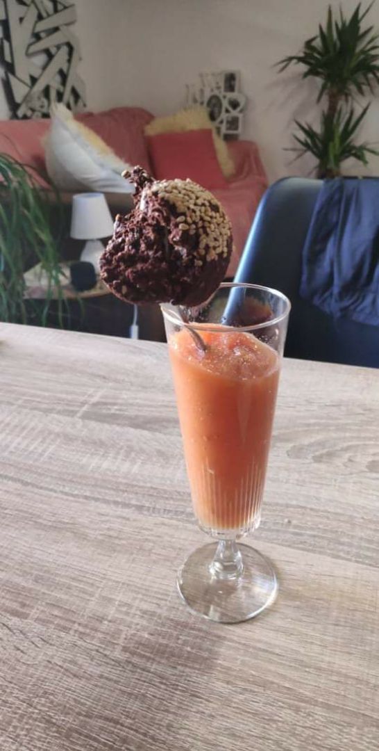 Chupa chups choco con smoothie papaya manzana Chupa chups choco con smoothie papaya manzana