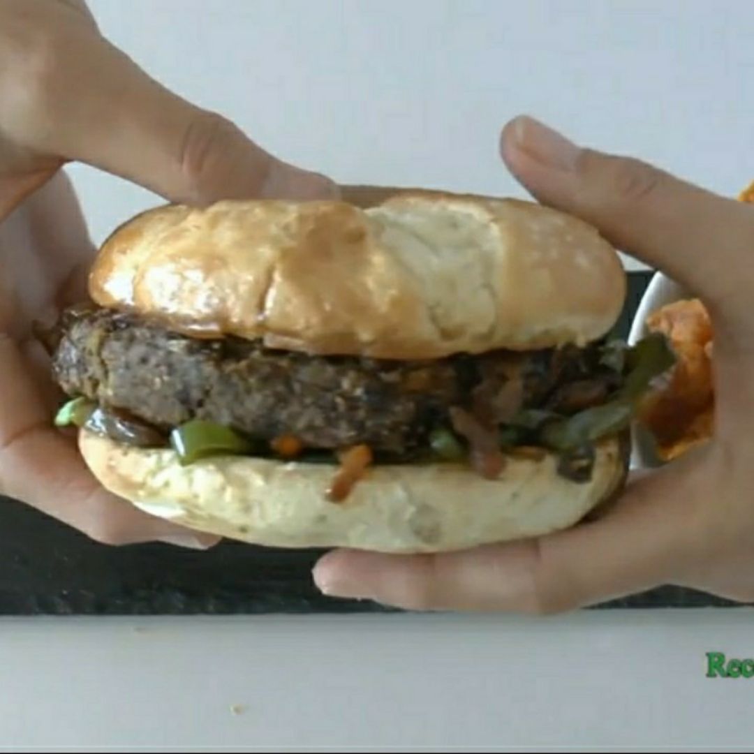 La mejor hamburguesa vegana del mundo con solo 3 ingredientes y un relleno espectacular La mejor hamburguesa vegana del mundo con solo 3 ingredientes y un relleno espectacular