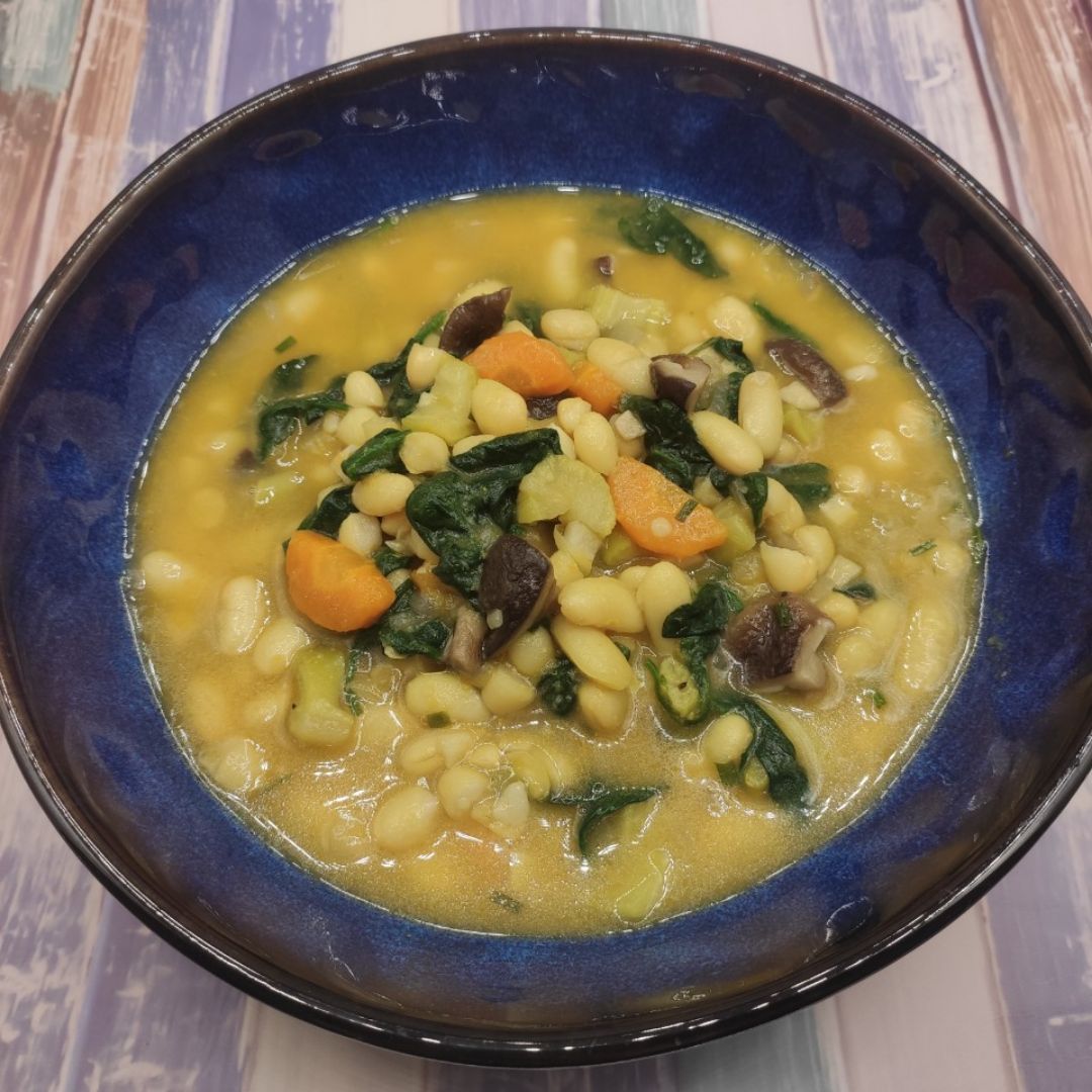 Alubias con verduras y cúrcuma