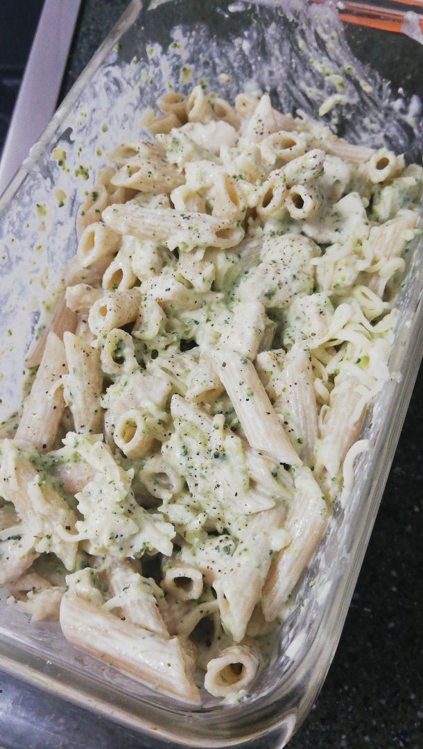 Macarrones integrales con pollo y brócoli Macarrones integrales con pollo y brócoli