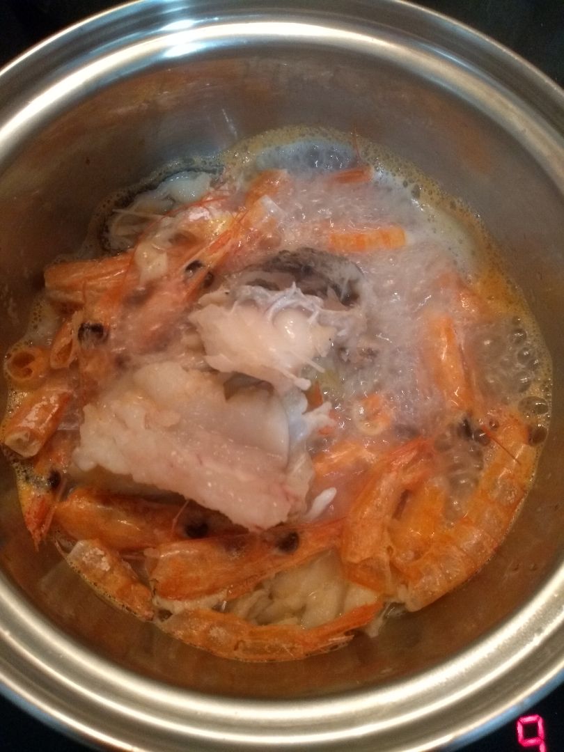 Bacalao 🐟 con salsa de 🦐 Paso 0 Bacalao 🐟 con salsa de 🦐 Paso 0
