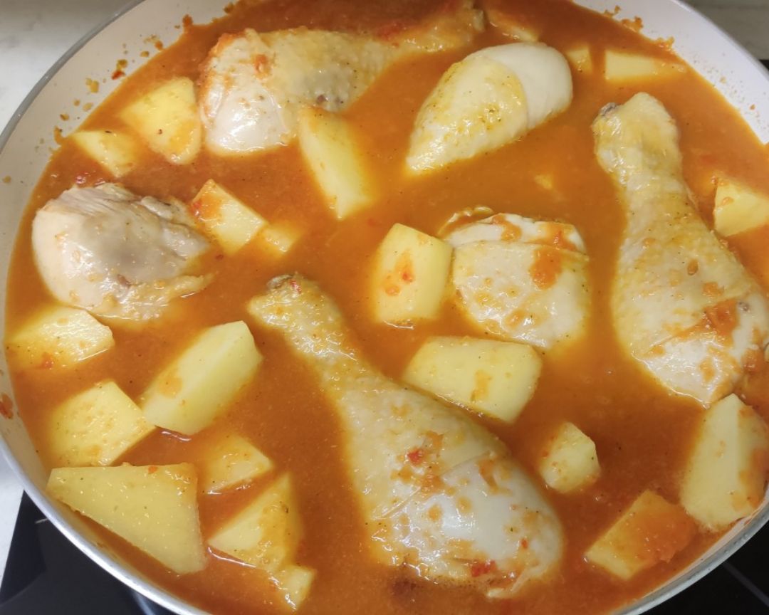 Muslitos de pollo en salsa de verduras Paso 4 Muslitos de pollo en salsa de verduras Paso 4