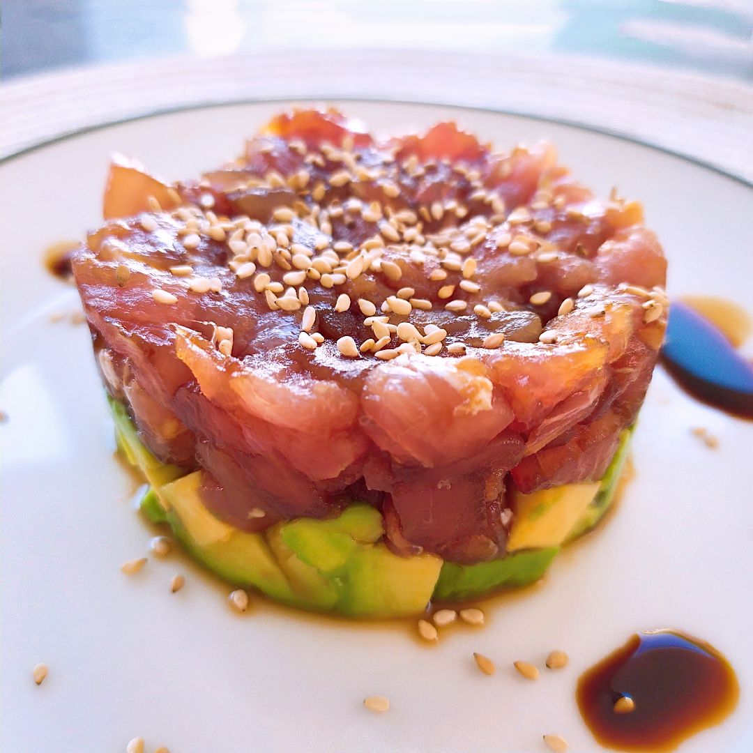 Tartar de atún y aguacate Tartar de atún y aguacate