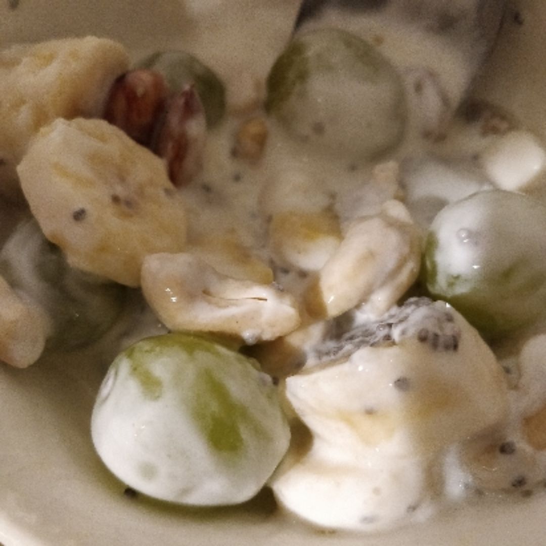 Kéfir con fruta y frutos secos Kéfir con fruta y frutos secos