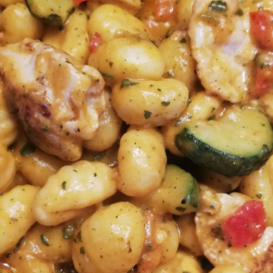 Ñoquis con pollo y verduras Ñoquis con pollo y verduras