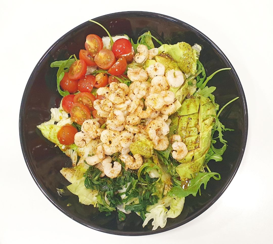 Ensalada con gambas y salsa picante Ensalada con gambas y salsa picante