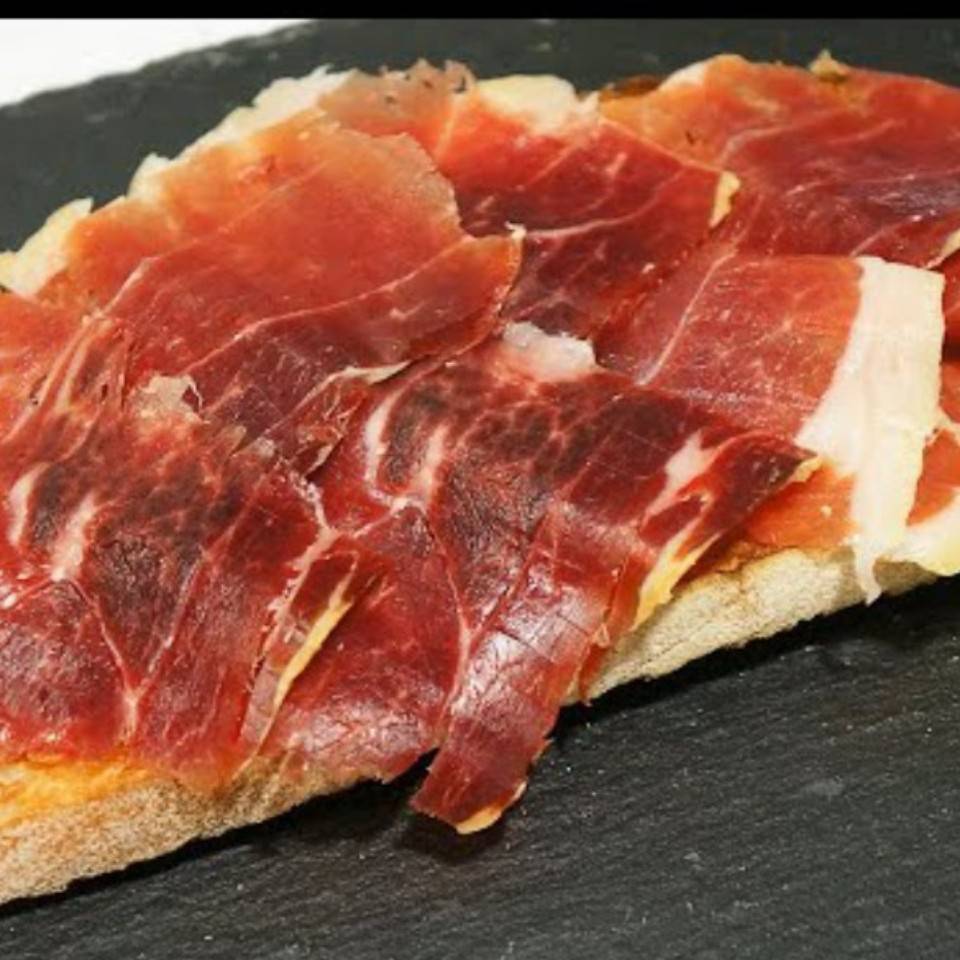 Desayuno tosta con jamón Desayuno tosta con jamón
