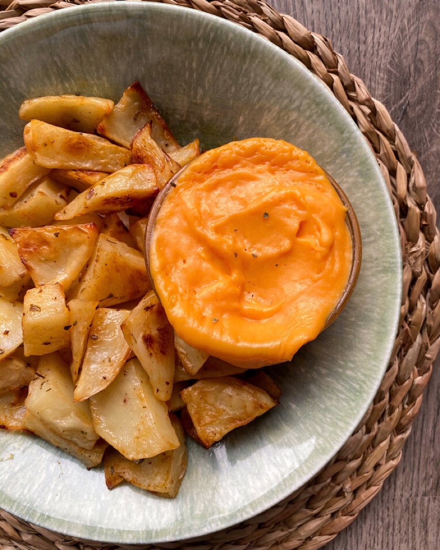 Patatas al horno con salsa de boniato y cheddar 🍠🧀