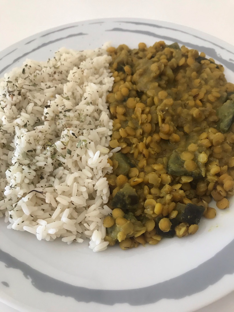 Lentejas con garam masala y arroz 