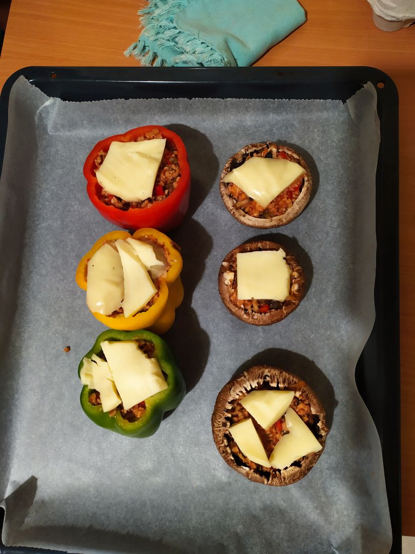 Pimientos y champiñones rellenos de falsa boloñesa Paso 4 Pimientos y champiñones rellenos de falsa boloñesa Paso 4