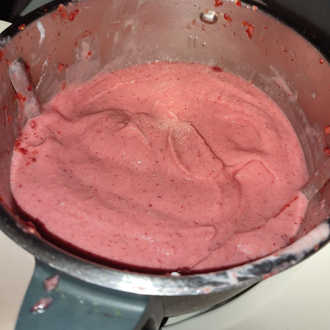 Tarrina de helado de fresa y plátano🍧🍧 Paso 2 Tarrina de helado de fresa y plátano🍧🍧 Paso 2