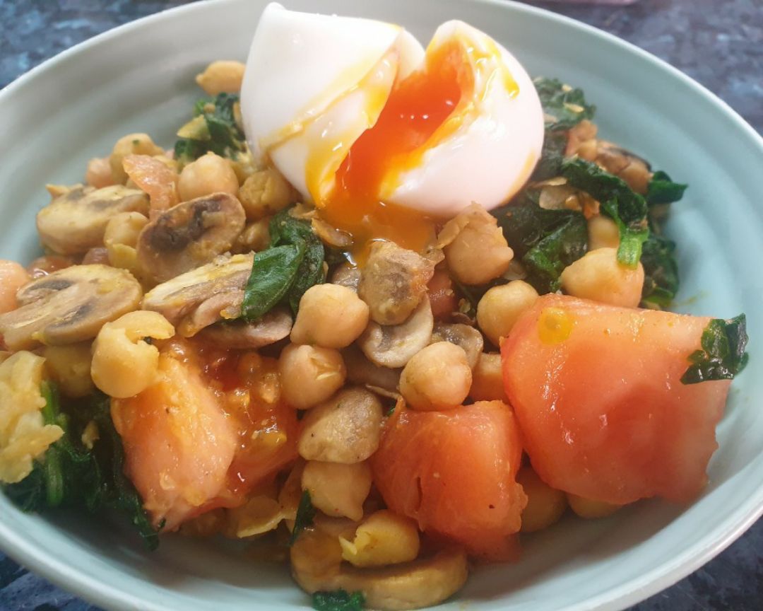 Garbanzos con espinacas y champiñones al curry 