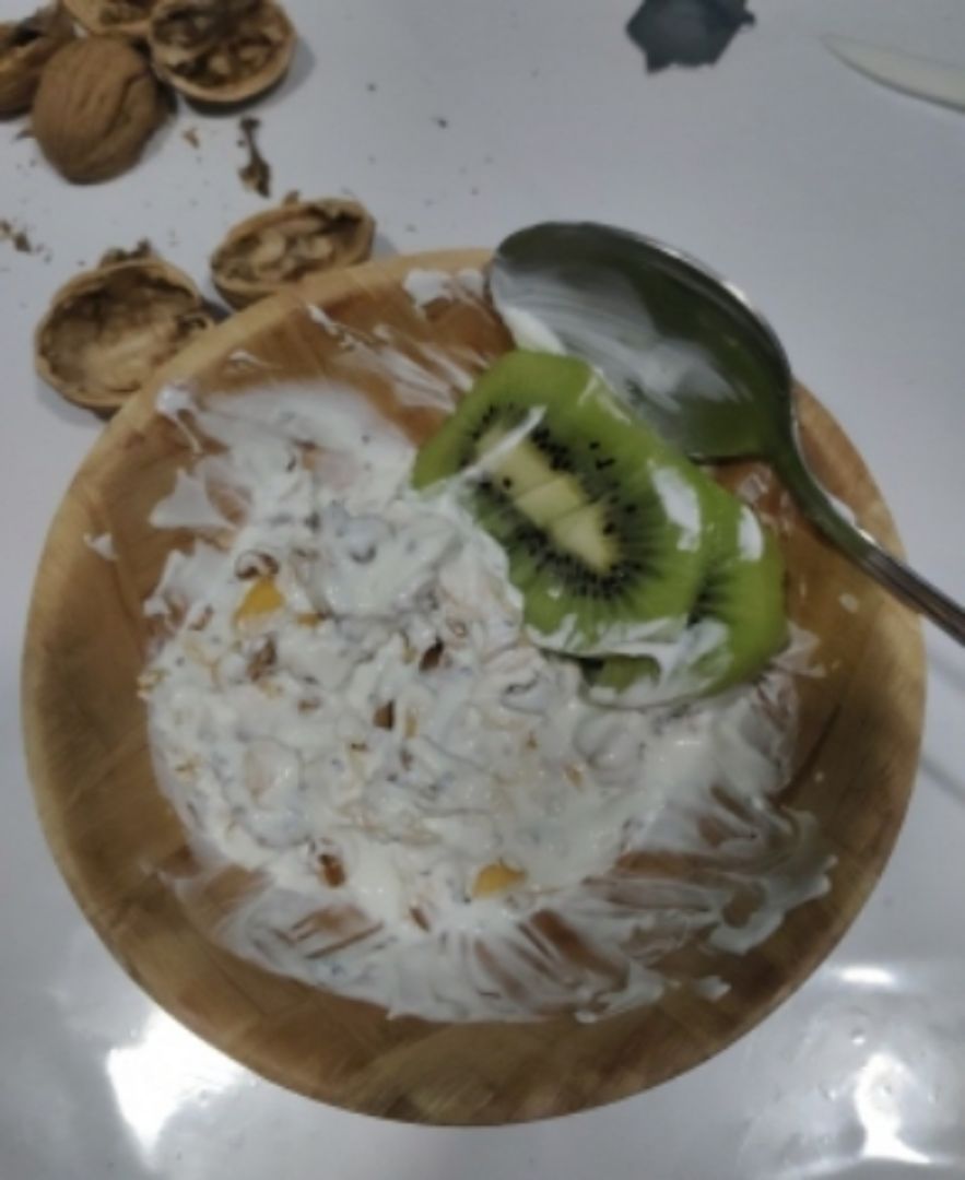 Yogur con kiwi y cereales Yogur con kiwi y cereales