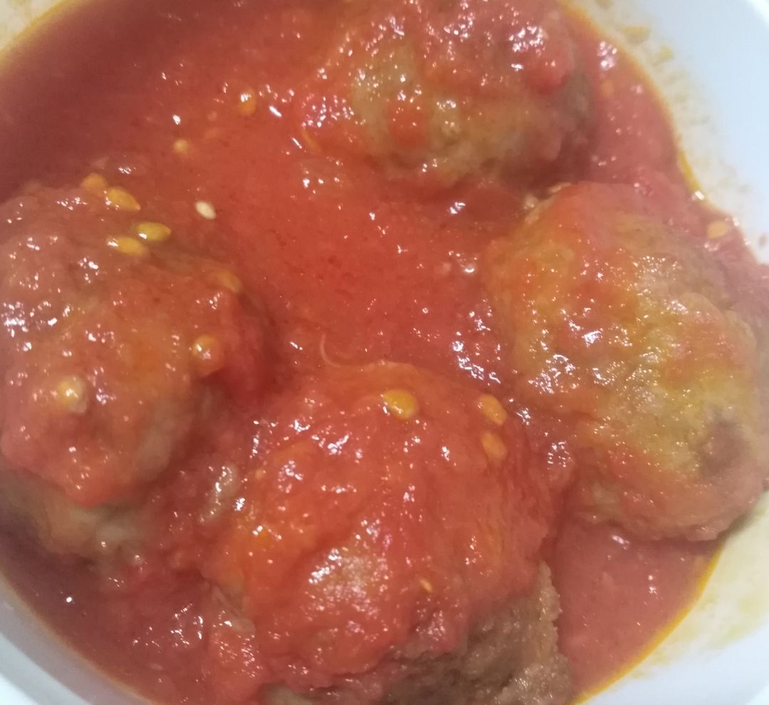 Albóndigas de berenjena con tomate 