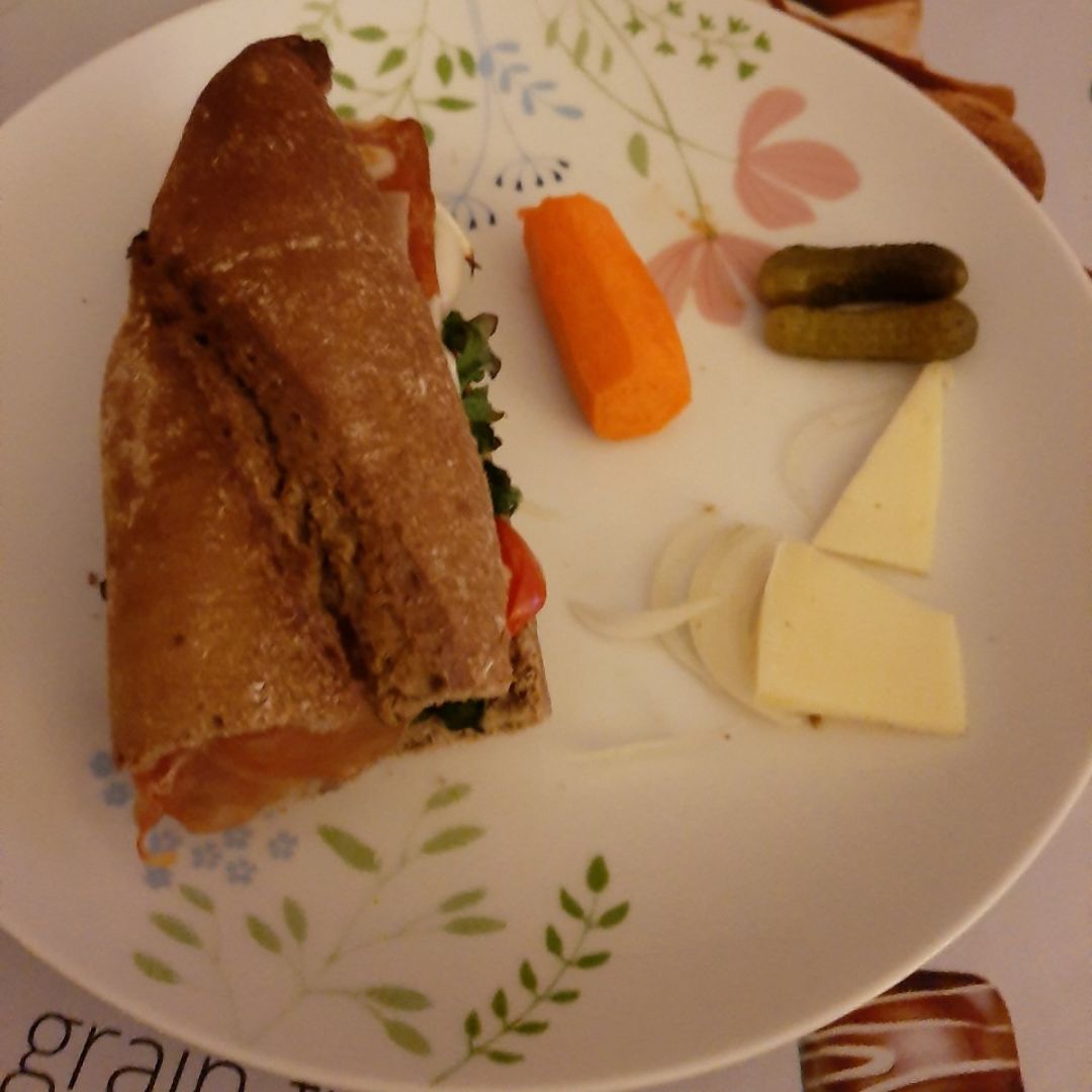 Bocadillo de jamón vegetal Bocadillo de jamón vegetal