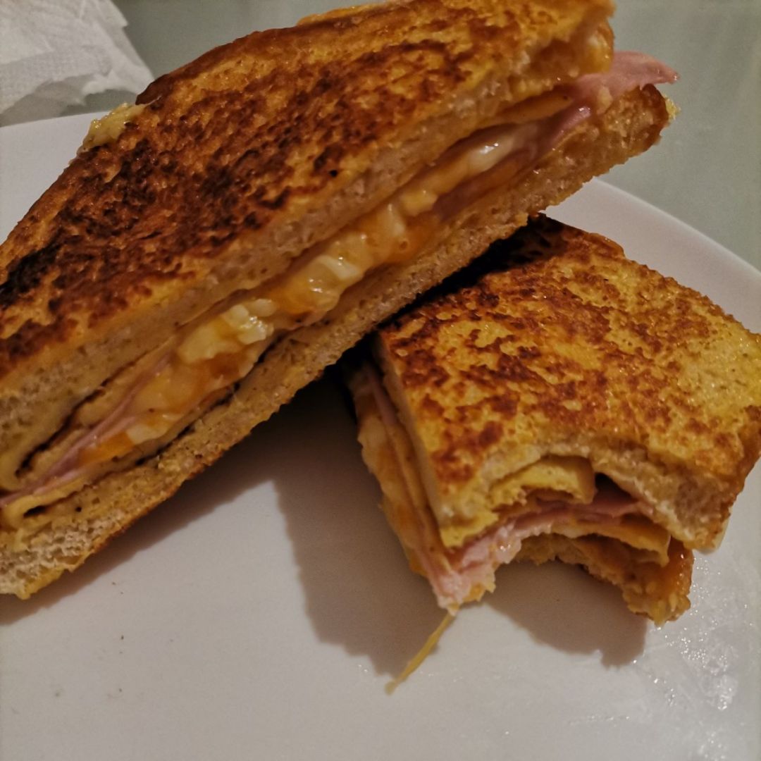 Sandwich jamon york y queso