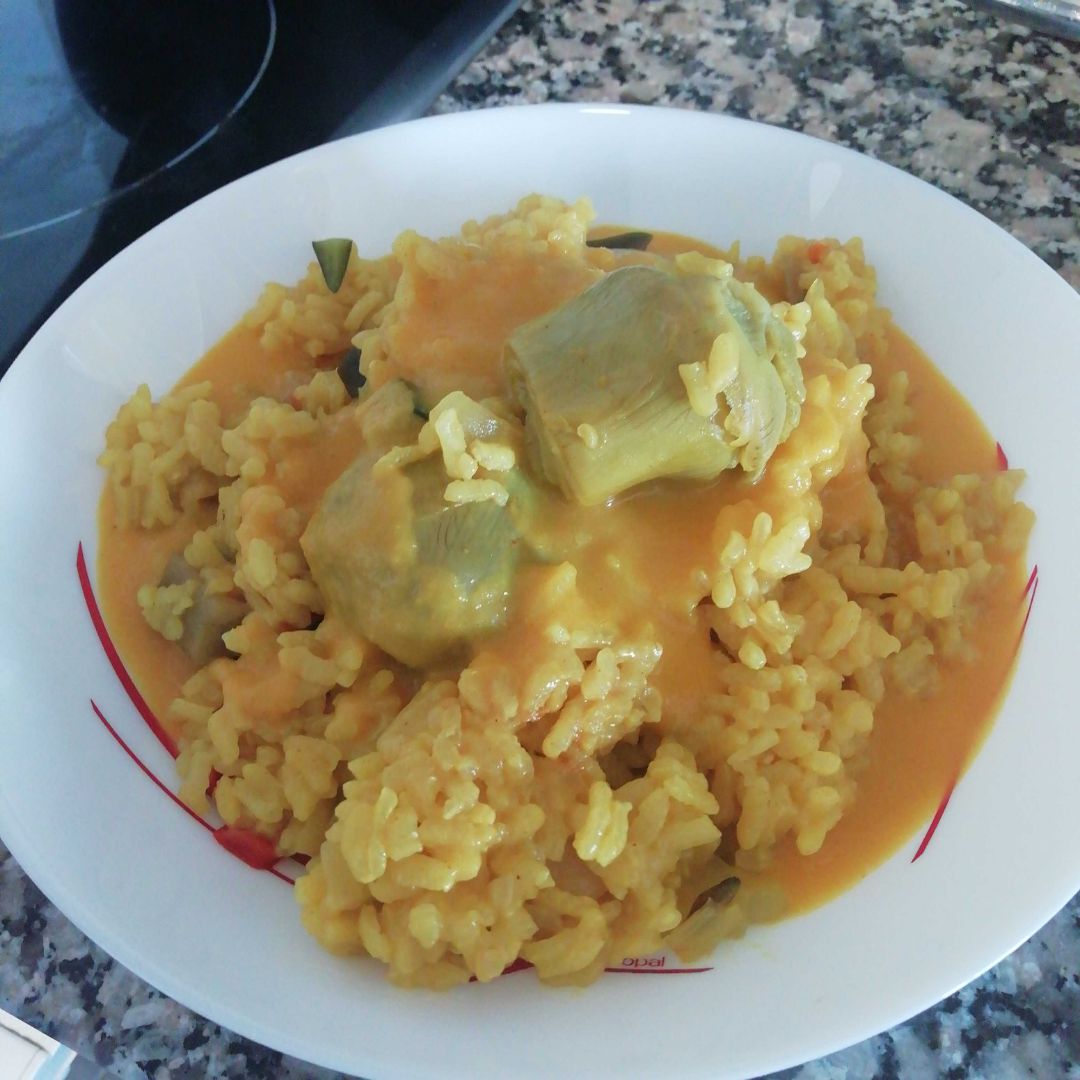 Arroz con verduras con salsa de cúrcuma y manzana Arroz con verduras con salsa de cúrcuma y manzana