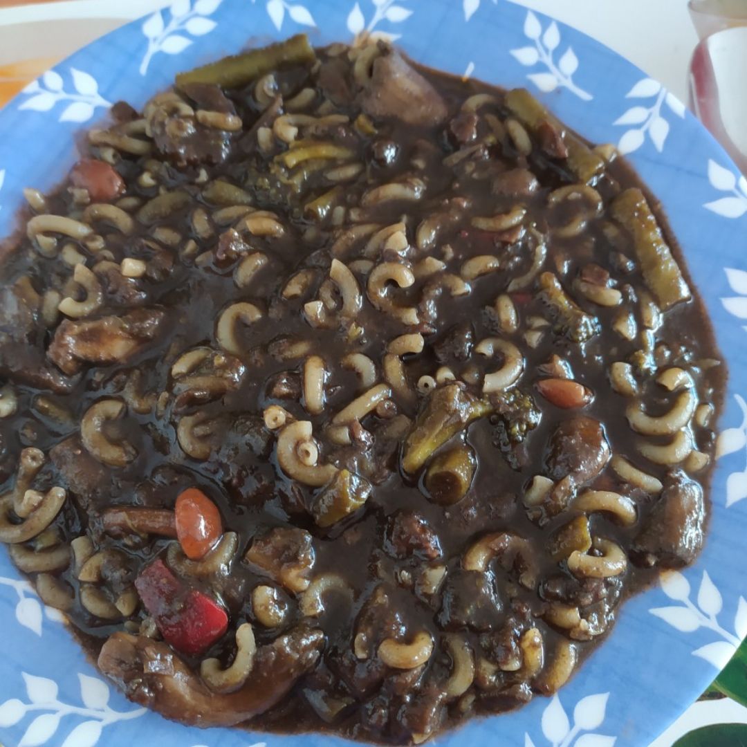 Fideuá con verduras en su tinta Fideuá con verduras en su tinta