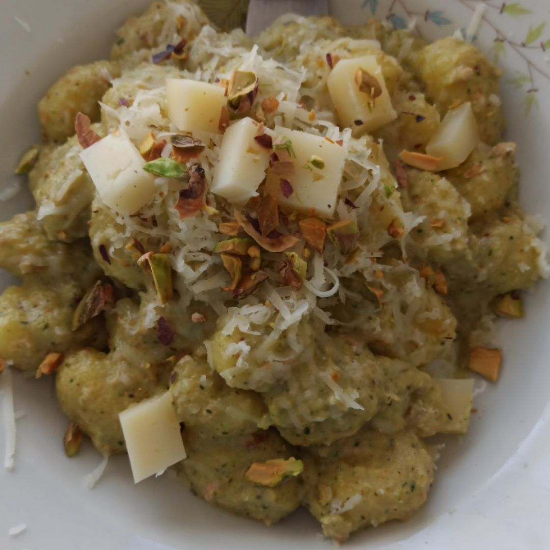 Ñoquis al pesto de calabacín. Ñoquis al pesto de calabacín.