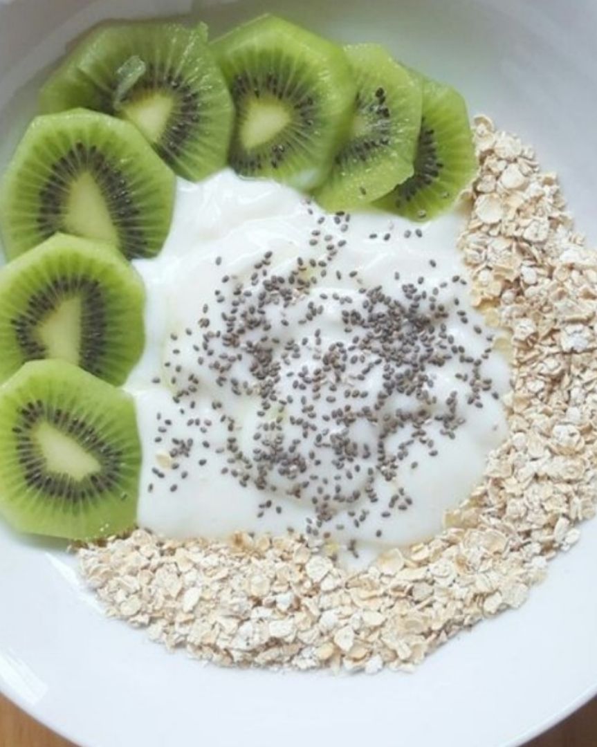 Yogur con avena y kiwi