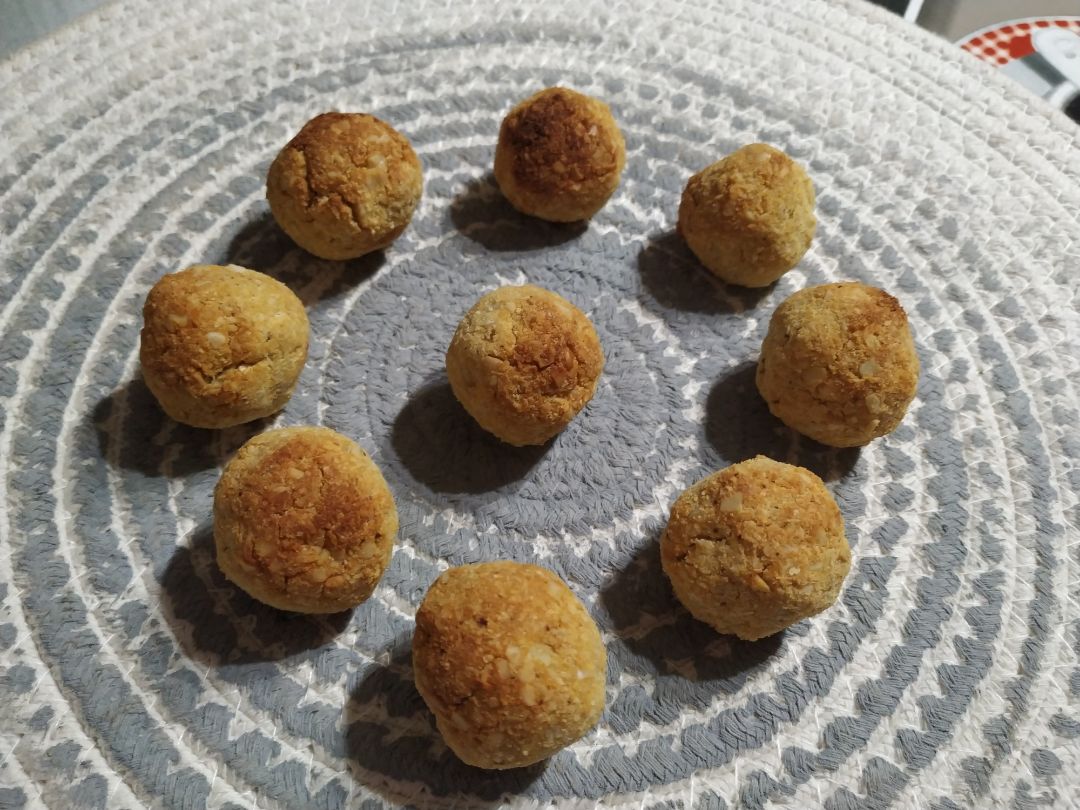 Bolitas de coco y Almendra picada Bolitas de coco y Almendra picada