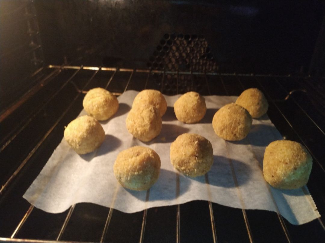 Bolitas de coco y Almendra picada Paso 3 Bolitas de coco y Almendra picada Paso 3
