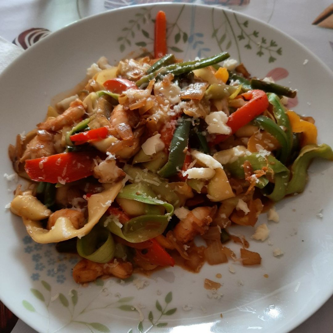 Tallarines de calabacin al estilo wok Tallarines de calabacin al estilo wok