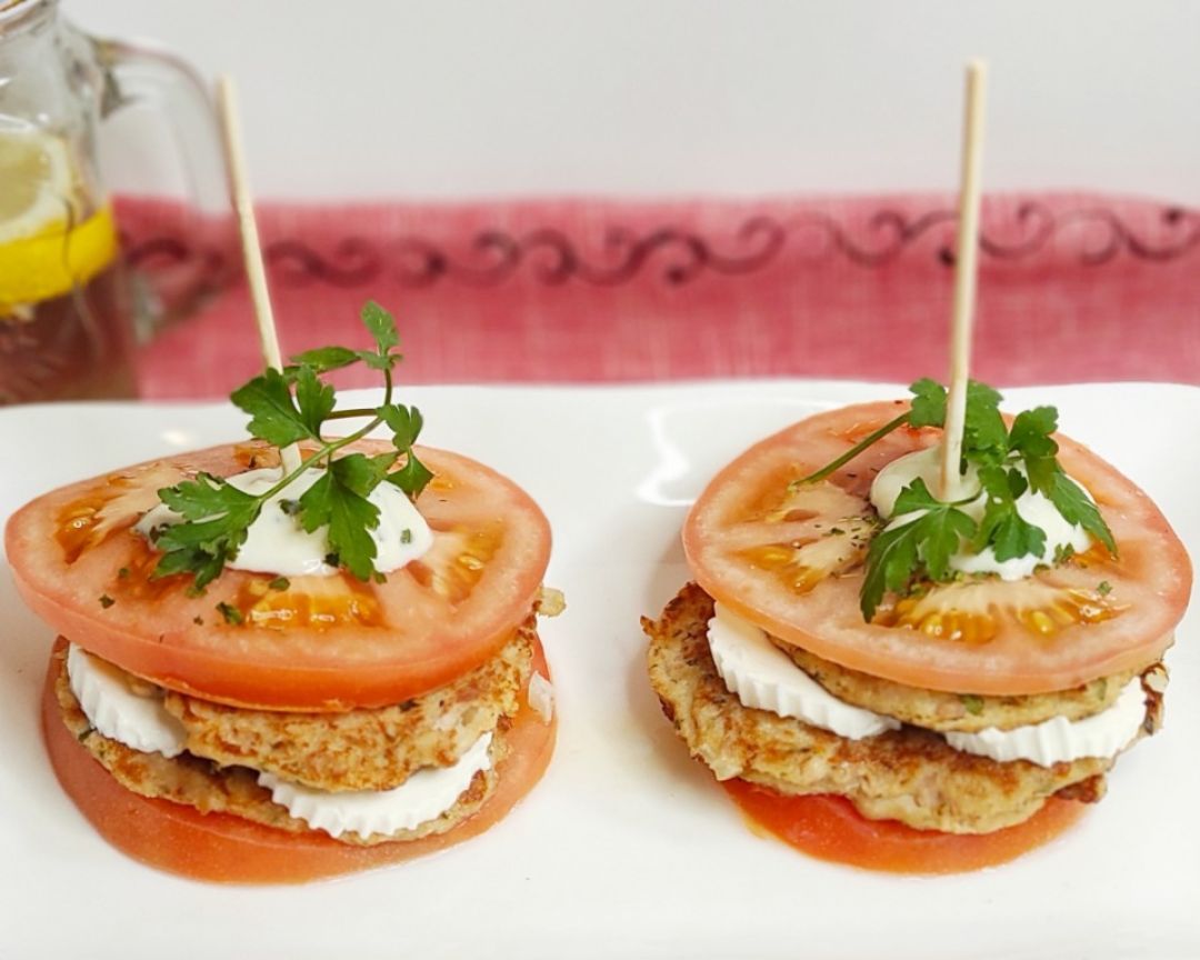 Hamburguesas de atún y cebolla  con salsa de yogur 🤩🤩🤩