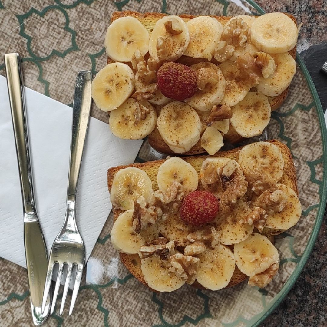 Tostadas de plátano y nuez Tostadas de plátano y nuez