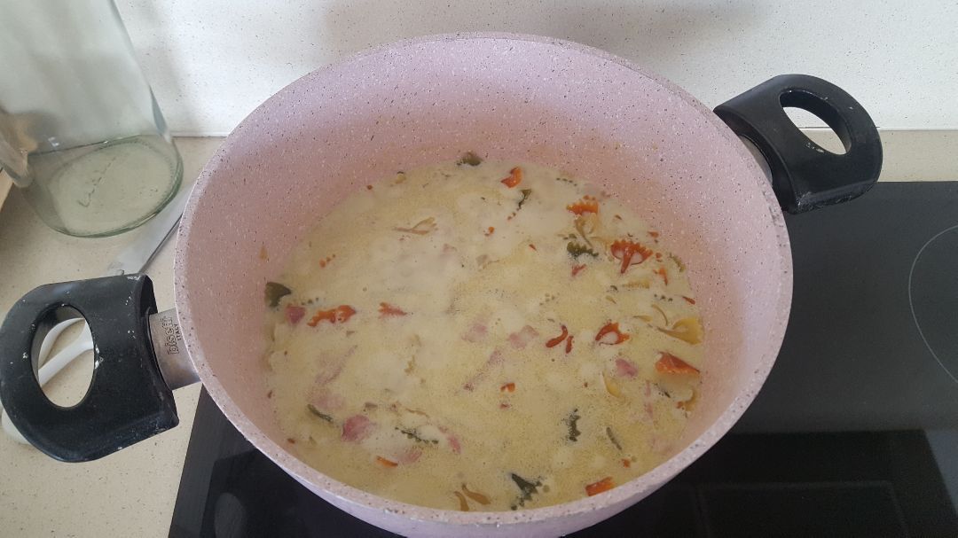 Pajaritas "carbonara" a la olla. Paso 1 Pajaritas "carbonara" a la olla. Paso 1