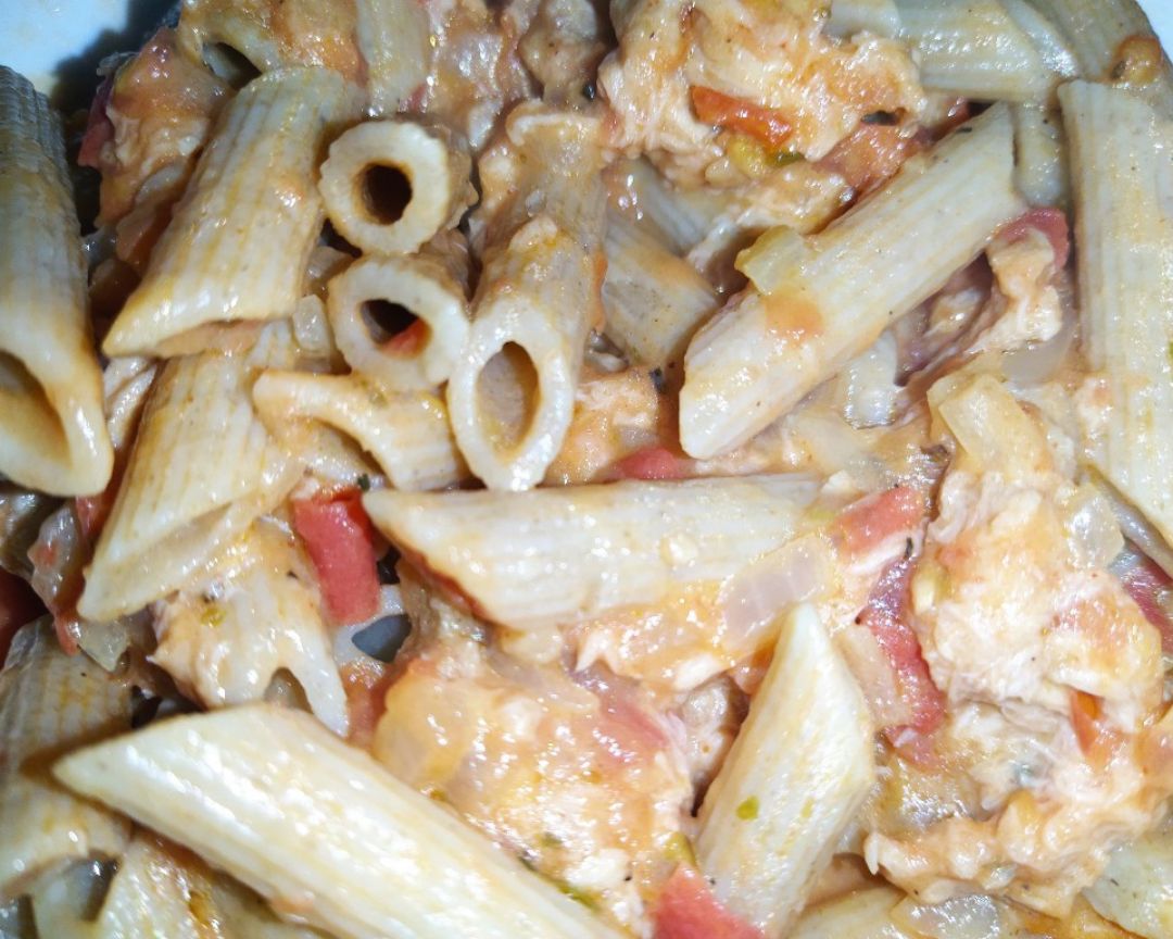 Macarrones con tomate.